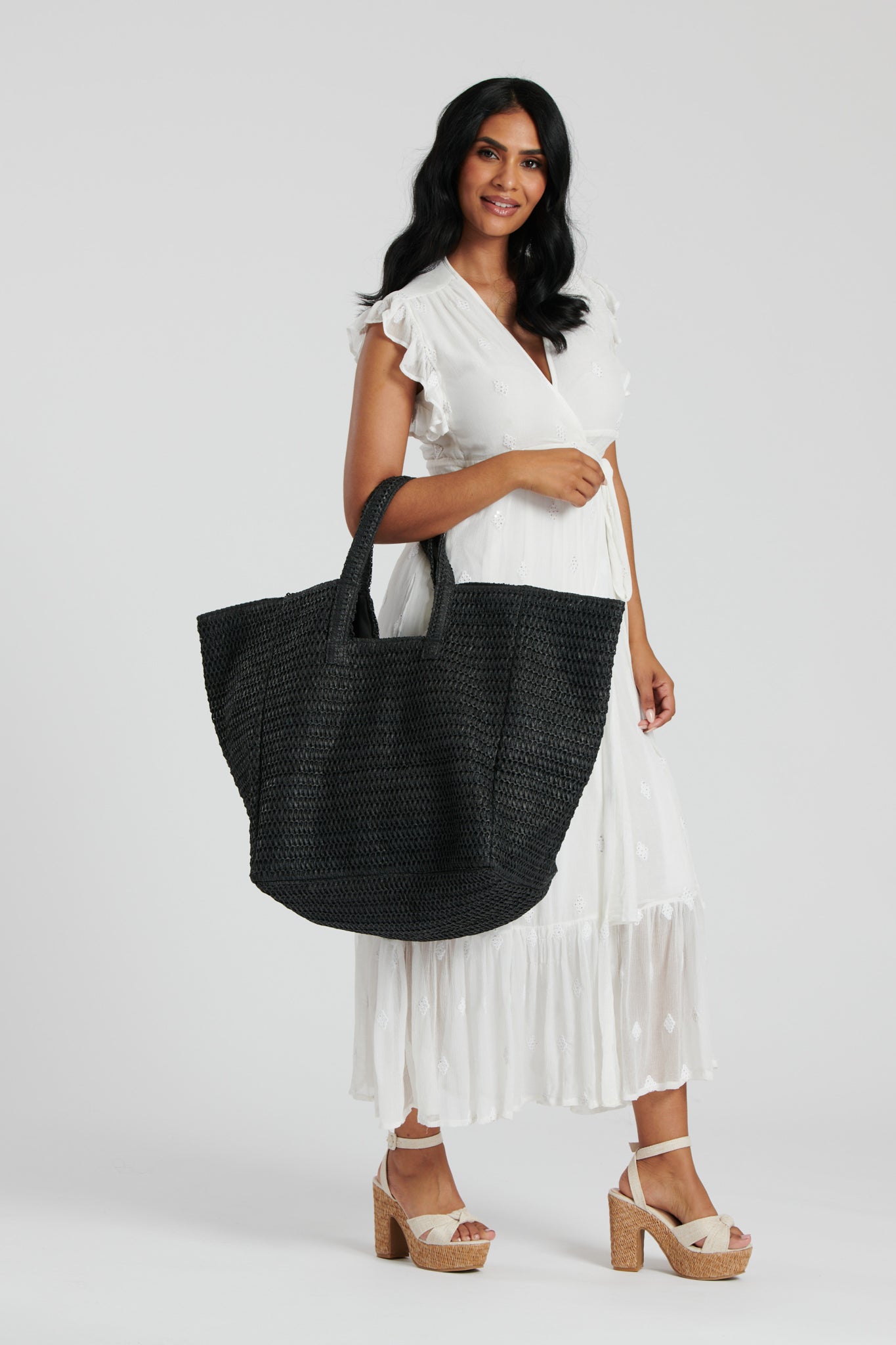 SOUTH BEACH OVERSIZED WOVEN SHOULDER BAG IN BLACK – Continental