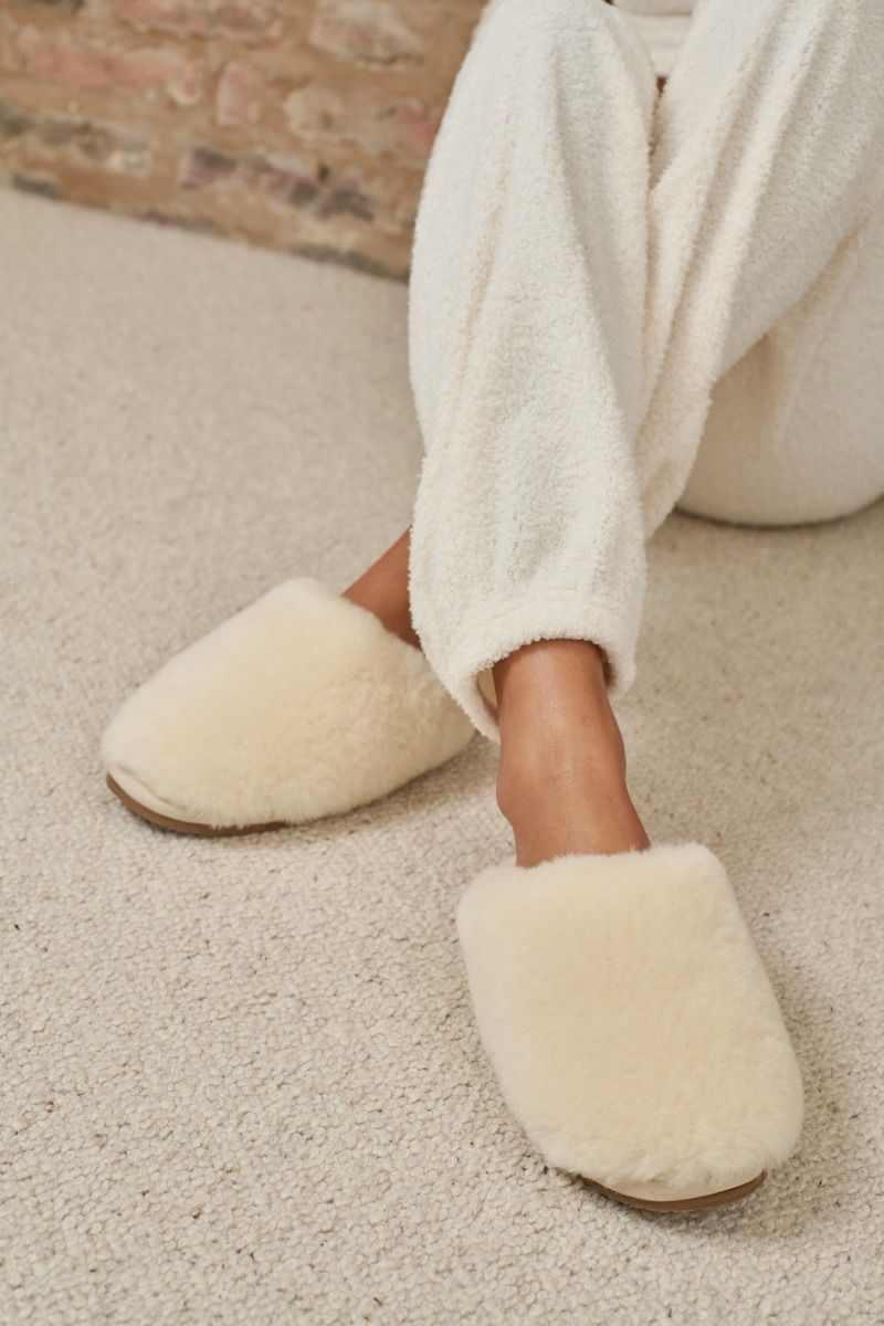 White best sale fluffy mules